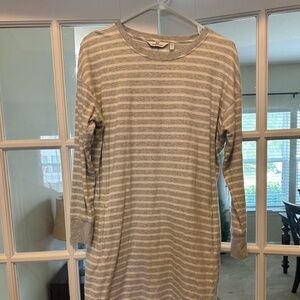 Vineyard Vines sweatshirt dress, sz sm, worn once, gray & cream.  Super comfy